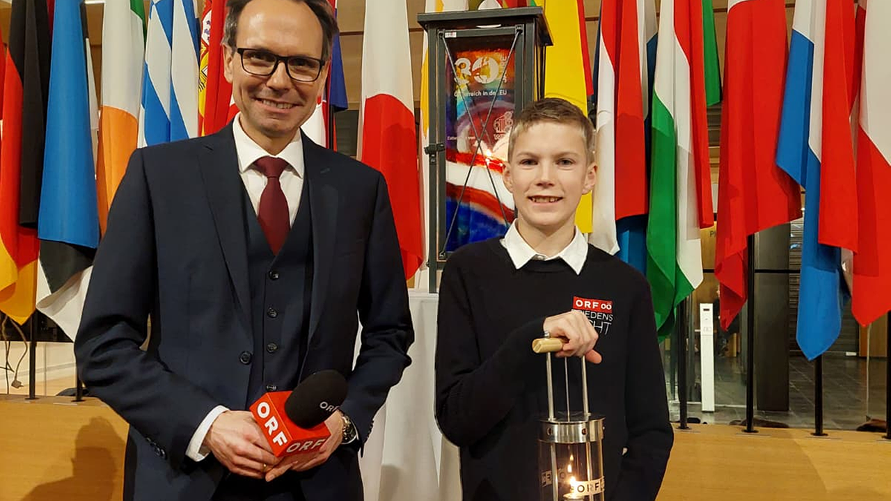 Günther Madlberger und Friedenslichtkind Florian