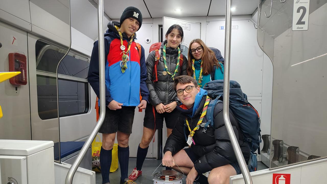 Die Genova-Staffel mit dem ORF-Friedenslicht